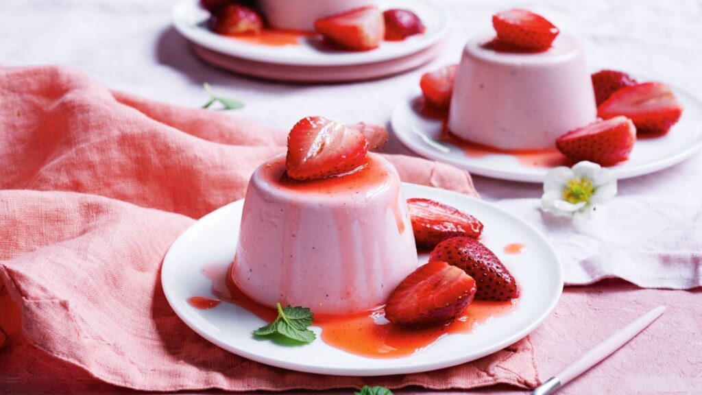 Cách Làm Panna Cotta Dâu Ngọt Ngào